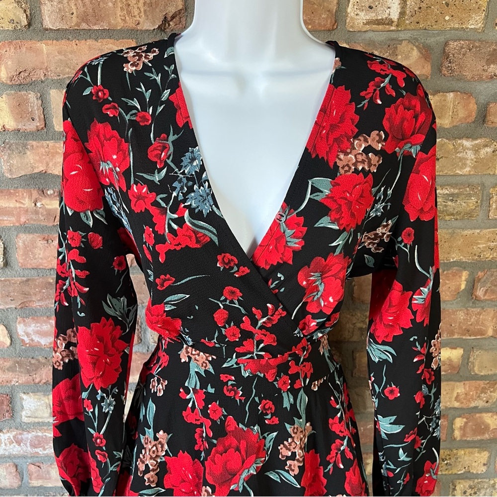 *NEW* Red & black floral romper w/ bubble sleeves, ruffled bottom, lightweight. - Picture 2 of 7